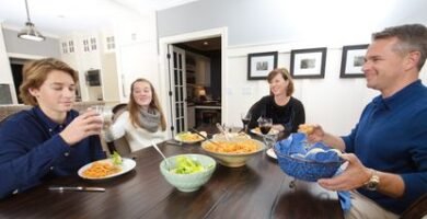 cuanto gasta una familia