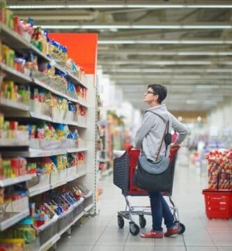 pequeños gastos diarios repetitivos, compras impulsivas, consumo invisible