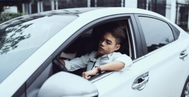Seguro Coche Joven: 7 Trucos para NO Pagar 1.200€/año (2026) 9 Seguros de coches para gente joven baratos y sin compromisos
