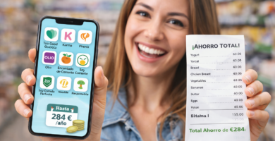 Joven sonriente mostrando en su móvil 8 apps de ahorro alimentario como Too Good To Go, Karma, Phenix y otras, junto a un ticket que refleja un ahorro total de 284 euros al año, en un supermercado